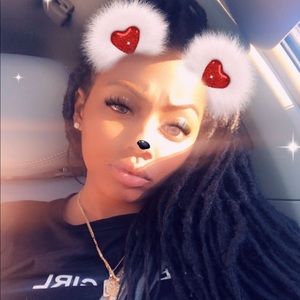 Meet your Posher, April